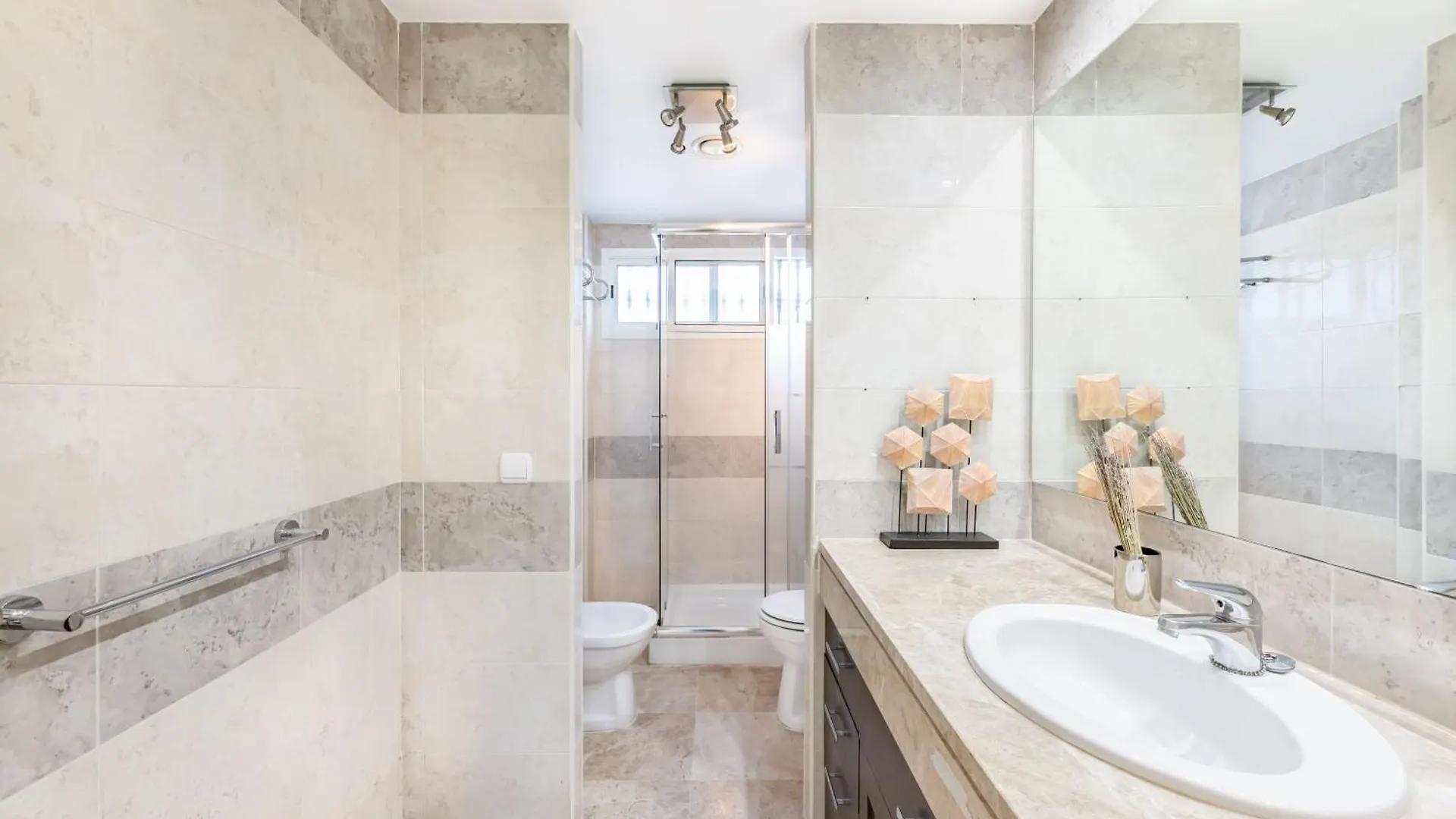 Cozy 4 Bedroom Townhouse With Swimming Pool Марбелья Дом отдыха