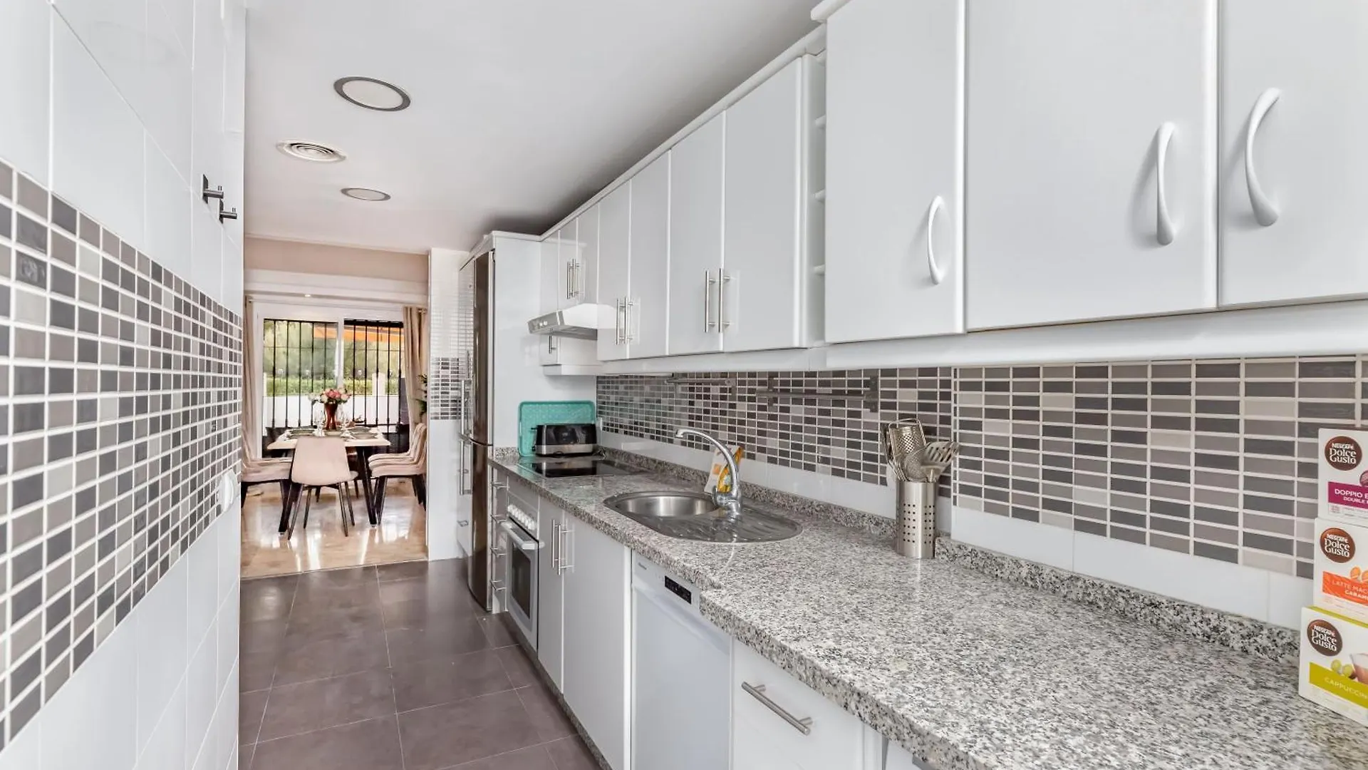 Cozy 4 Bedroom Townhouse With Swimming Pool Марбелья